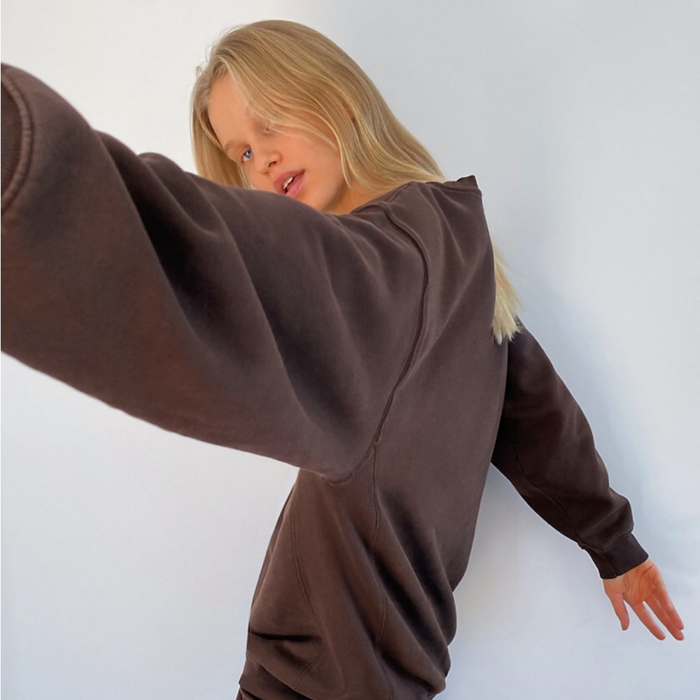 Aritzia Brown Crewneck and Shorts Sweatset - Picture 6 of 9